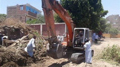 إزالة التعديات على أرض مدرسة بإسنا جنوب الأقصر