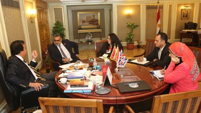 وزير التعليم العالى يبحث آليات التعاون العلمى والبحثى مع جامعة كينجز كوليدج بلندن