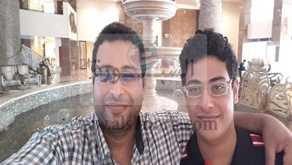 شوكت مع والده 