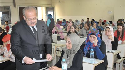 الخشت يتفقد سير أعمال امتحانات التعليم المفتوح والتعليم المدمج بجامعة القاهرة 