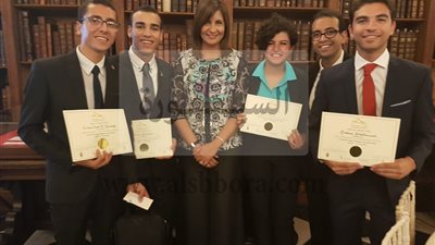 في ختام منتدى شباب صناع السلام بلندن .. وزيرة الهجرة: فخورة بهذا المنتدى الذي يزرع ثمار السلام العادل 