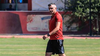 كارتيرون يعلن قائمة الأهلي استعدادا لرحلة بتسوانا