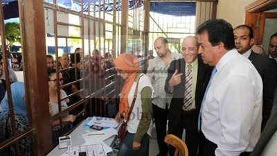 بالصور..وزير التعليم العالي يتفقد سير أعمال مكتب التنسيق الرئيسى بجامعة القاهرة