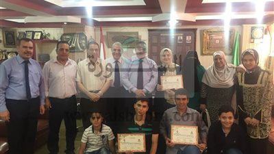 شاهين يكرم الطلاب الفائزين فى مسابقة الطالب المثالي للإتحادات الطلابية على مستوى الجمهورية