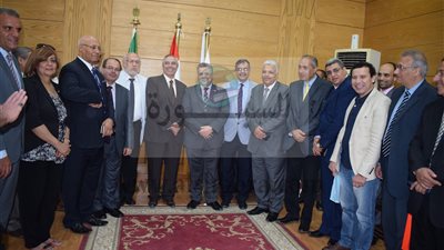مجلس خدمة المجتمع يكرم نائب رئيس جامعة بنها
