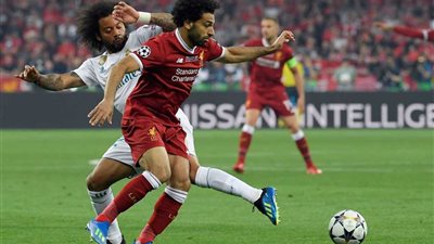 محمد صلاح اساسيا مع ليفربول امام نابولى الايطالى