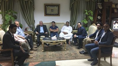 محافظ جنوب سيناء يستقبل شباب الأحزا استعداد لمؤتمر شرم الشيخ