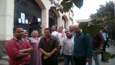 عاجل.. معلمو تغيير المسمى الوظيفى يعتصمون بمديرية التربية والتعليم بالقاهرة 