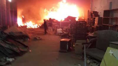 حريق سينما ريفولى.. والنيران التهمت السينما بالكامل.. فيديو