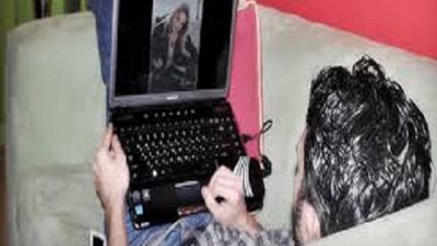 ضبط طالب ابتز زميلته بكلية التجارة جامعة المنصورة بدفع 50 الف مقابل عدم نشر صورها العارية