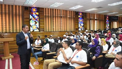 لقاء جديد لطلاب معسكر قادة المستقبل بجامعة القاهرة مع رئيس شبكة قنوات DMC  