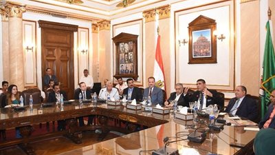 معسكر إعداد قادة المستقبل لطلاب جامعة القاهرة يواصل فعالياته بحوار مفتوح مع 