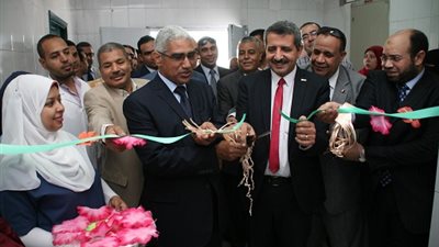 رئيس جامعة جنوب الوادي يفتتح وحدة الأطفال المبتسرين وحديثي الولادة بمستشفى قنا الجامعي