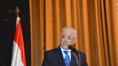 شوقي: تدريبات المعلمين رحلة مستمرة طوال العام الدراسي فى المدارس 