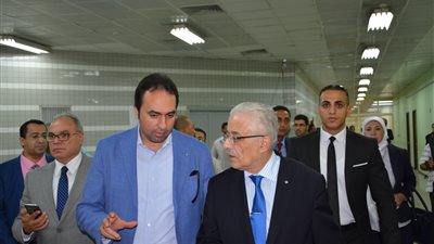 نائب وزير التعليم: الوزارة حريصة على إعادة شخصية المعلم المصرى كرمز يؤمن به الطلاب 