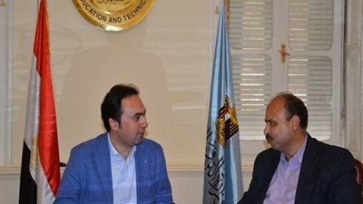  محمد عمر : تحويل نقاط مكافآت المعلمين الى حوافز مالية بالبنوك .. وخصومات بالمحلات الكبرى