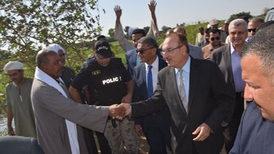 محافظ بني سويف ومدير الأمن يتوصلان لحل مشكلة أهالي  قرية العلالمة .. والأهالي : نشكر الدولة على مراعاة مصالحنا 