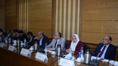  مجلس عمداء جامعة بنها يناقش استعدادات العام الدراسي الجديد  