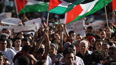 استشهاد طفل واصابة 210 فلسطينين فى اشتباكات مع قوات الاحتلال بغزة