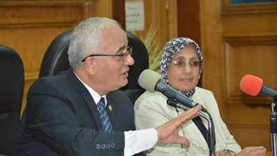 رئيس قطاع التعليم يعقد اجتماعًا مع مديرى المديريات لمناقشة القرار الوزارى الخاص بنظام الدراسة والتقييم لطلاب الصف الأول الثانوى العام