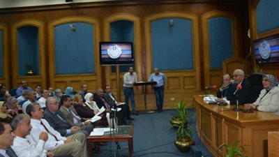 التعليم يستعرض جدول الدرجات الكبرى والصغرى لطلاب الصف الاول الثانوى.. العربى من 50.. الانجليزى 4 حصص اسبوعيا والدرجة النهائية من 40.. ننشر درجات جميع المواد