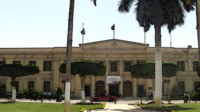 عميد حقوق جامعة القاهرة يعلن موعد إعلان الجداول الدراسية للعام الجديد