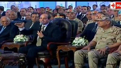 بالفيديو.. السيسي : « أنا شايف المدارس اليابانية معمولها لاند سكيب والمدارس الثانية بها رمل».. والوزير : المدارس اليابانية لديها مخصصات مالية أخرى  