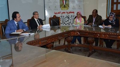 محمد عمر: المعلم  قدوة للطلاب  وحل مشاكل التسوية والمتضررين من تجاوز الترقية والنقل والفصل التعسفى