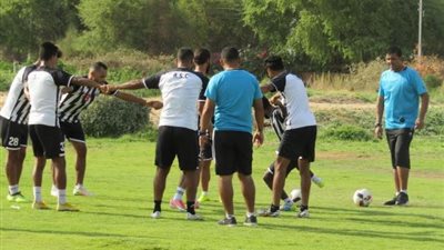 المدير الفنى لبنى سويف يؤكد للاعبيه على أهمية مباراة الالومنيوم 