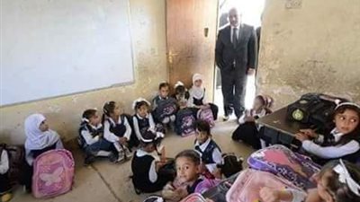 عاجل.. ردود افعال امهات مصر على كثافة الفصول وافتراش التلاميذ الأرض.. صور