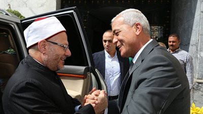 بالصور.. محافظ المنوفية يستقبل مفتي الديار المصرية بمكتبه بالديوان العام