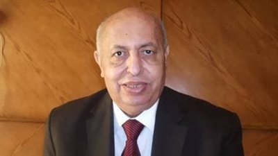 فوز الدكتور محمد الغريب بجائزة السيد عتمان في النساء والتوليد بجامعة طنطا