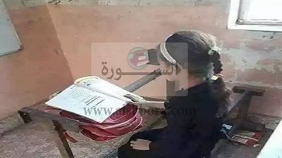 أنفراد بالصور.. هذه التلميذة يستغلها الإخوان لضرب التعليم في مصر