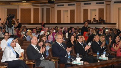 جامعة القاهرة تفتتح موسمها الثقافى والفنى بعرض موسيقى لفرقة صينية بحضور الخشت والطلاب