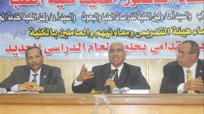 رئيس جامعة جنوب الوادي يشهد حفل استقبال الطلاب بكلية الطب