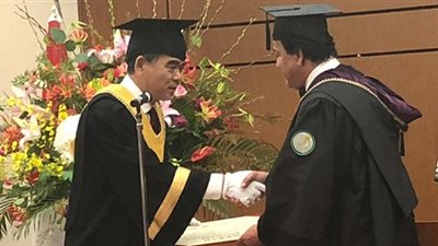 بالصور.. جامعة هيروشيما اليابانية تمنح وزير التعليم العالي الدكتوراه الفخرية