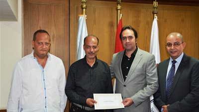 محمد عمر يكرم المعلمين صاحبا مبادرة 