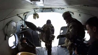 المظليون الروس ينزلون جوا بدون مظلات في مصر