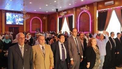 خلف الزناتى: مرتبات المعلمين متدنية.. ويعملون في ظروف صعبة