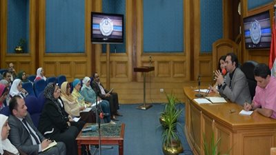 محمد عمر: ضرورة تفعيل البريد الالكترونى لكل العاملين بديوان عام الوزارة والمديريات والمعلمين والإداريين