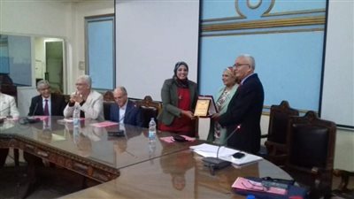 وزارة التربية والتعليم تكرم مسئول تكافؤ الفرص ببني سويف