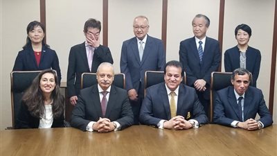 عبالغفار يناقش إمكانية زيادة أعداد المبعوثين فى مجال الطب الى اليابان