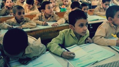 مدرسة الشهيد محمود سليمان الابتدائية بكوم امبو خارج الخدمة.. والتلاميذ يتسولون مدرسة.. واولياء الأمور يستغيثون بالوزير