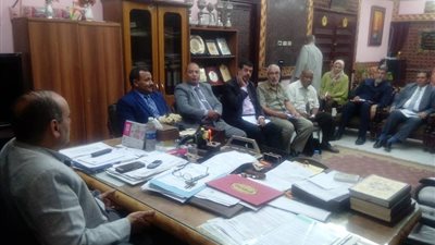 تعليم سوهاج يناقش عجز المعلمين وتقييم الأداء 