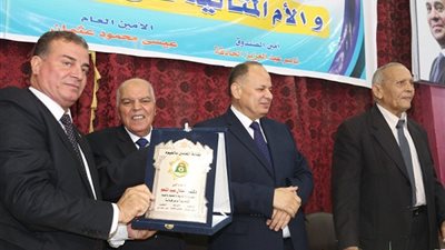 محافظ الفيوم : لا أنسى معلميني حينما كنت تلميذاً.. وكنت أتمنى أكون معلماً