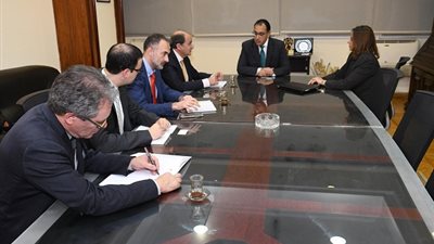 مدبولى : الحكومة ملتزمة بالتوسع فى برنامج الاسكان الاجتماعى لتلبية إحتياجات منخفضى الدخل  