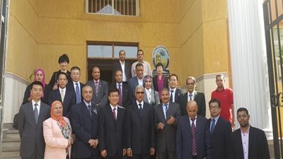 رئيس جامعة جنوب الوادى يلتقى بوفد لجنة التعليم بالصين