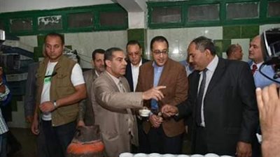 رئيس الوزراء يغير خط سير زيارته ويُفاجيء مدرسة الزقازيق الثانوية الزراعية بزيارته