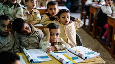 إحالة تلميذان فى الصف الثالث الابتدائى للنيابة بسبب تمزيق جسد زميلهما داخل المدرسة بالبحيرة
