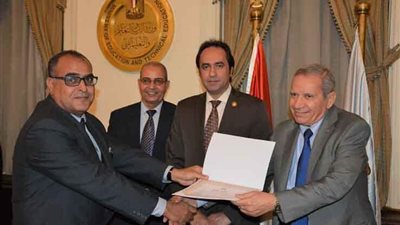 بالصور.. التعليم: تكريم المعلمين المتميزين فى الآداء المهنى بالعملية التعليمية.